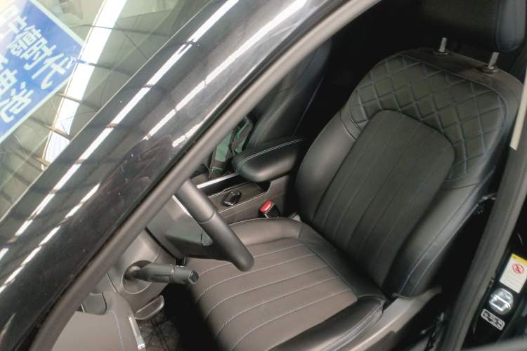 Used ORA Good Cat 2022 400km Standard Range Luxury Version Lithium Iron Phosphate Left Front Seat