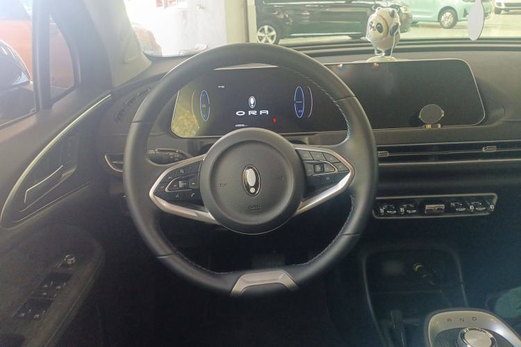 Used ORA Good Cat 2022 400km Standard Range Luxury Version Lithium Iron Phosphate Steering Wheel