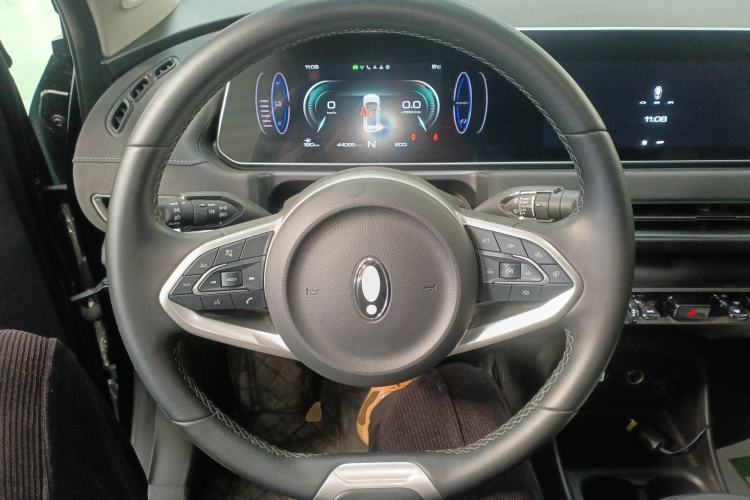 Used ORA Good Cat 2022 400km Standard Range Luxury Version Lithium Iron Phosphate Steering Wheel