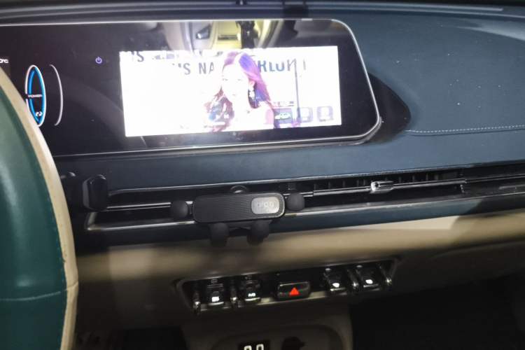 Used ORA Good Cat 2022 400km Standard Range Luxury Version Ternary Lithium Audio And AC Panel