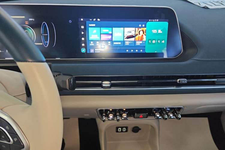 Used ORA Good Cat 2022 400km Standard Range Luxury Version Ternary Lithium Audio And AC Panel