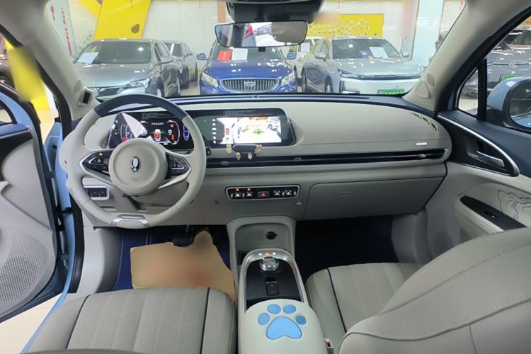 Used ORA Good Cat 2022 400km Standard Range Premium Version Lithium-Ion Battery Center Console