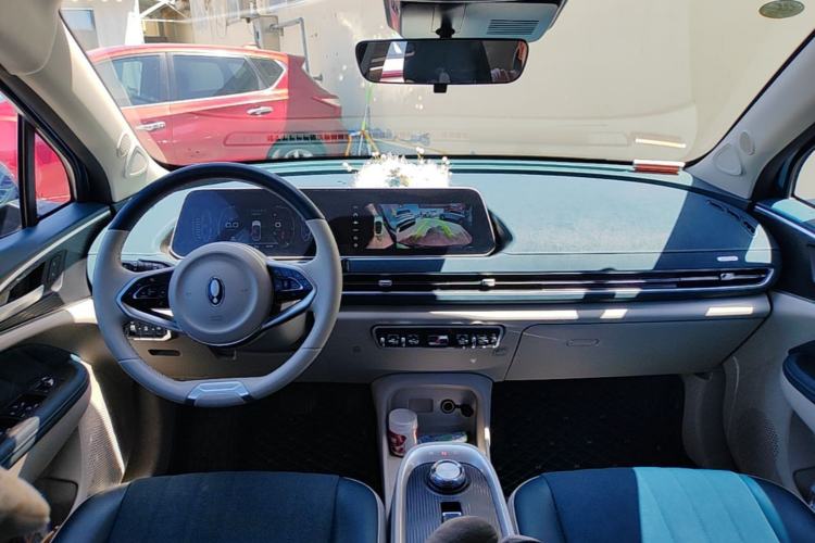 Used ORA Good Cat 2022 Morandi Edition 400km Standard Range Luxury Version Lithium-Ion Battery Center Console