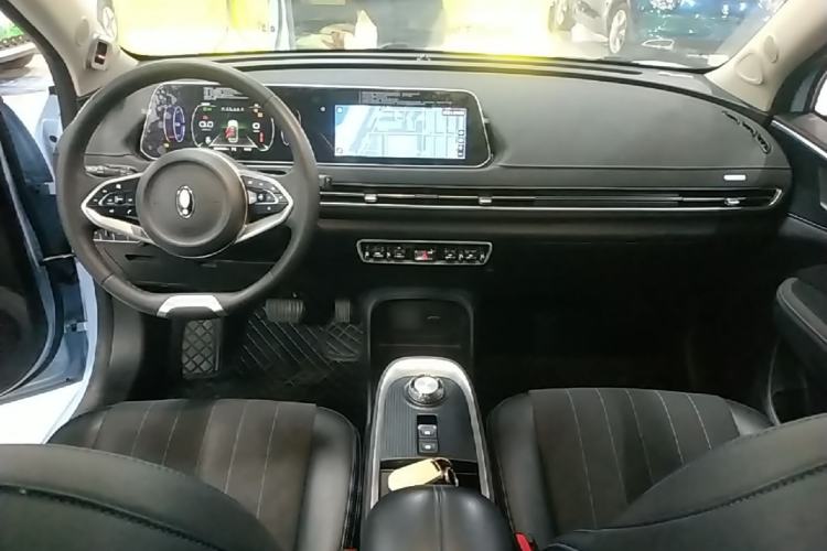 Used ORA Good Cat 2022 400km Standard Range Premium Version Lithium-Ion Battery Center Console