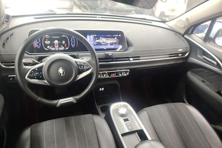 Used ORA Good Cat 2022 400km Standard Range Premium Version Lithium Iron Phosphate Center Console