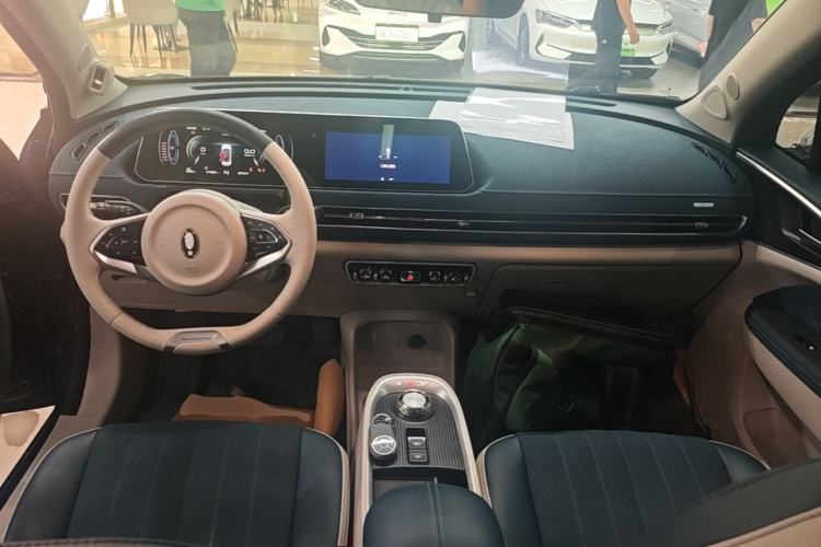 Used ORA Good Cat 2022 Morandi Edition 400km Standard Range Premium Version Lithium-Ion Battery Center Console