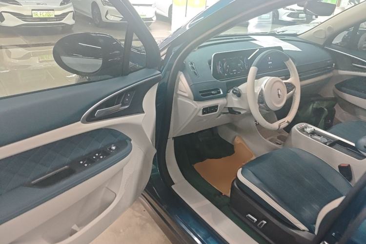 Used ORA Good Cat 2022 Morandi Edition 400km Standard Range Premium Version Lithium-Ion Battery Driver Seat