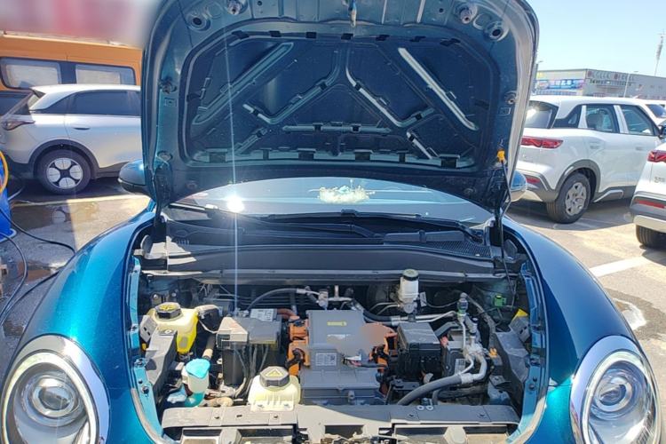 Used ORA Good Cat 2022 Morandi Edition 400km Standard Range Luxury Version Lithium-Ion Battery Engine Bay