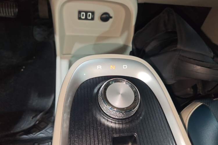 Used ORA Good Cat 2022 400km Standard Range Premium Version Lithium Iron Phosphate Gear Lever