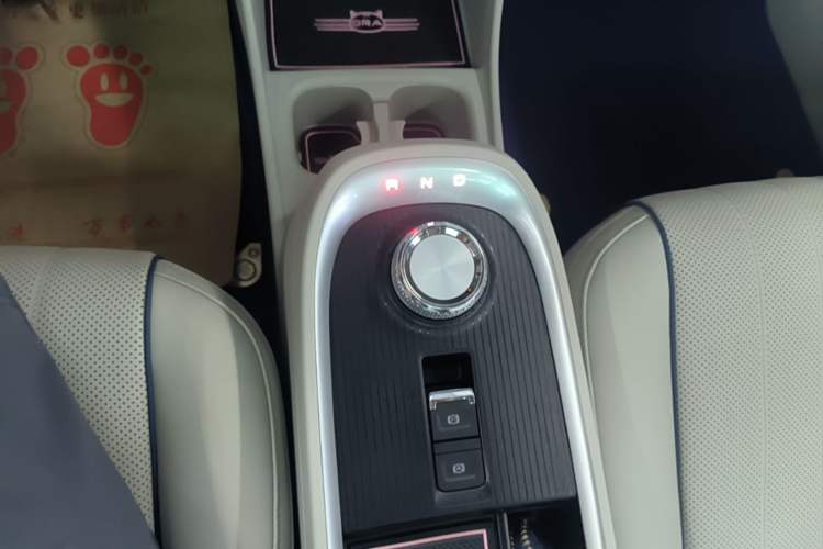Used ORA Good Cat 2022 400km Standard Range Premium Version Lithium-Ion Battery Gear Lever