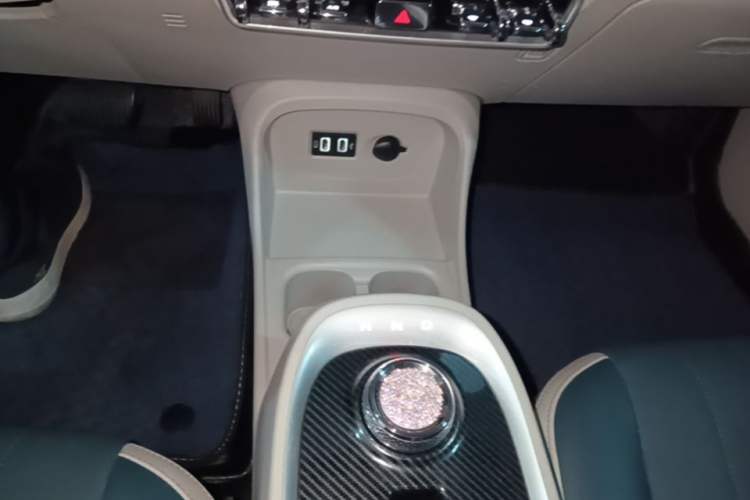 Used ORA Good Cat 2022 400km Standard Range Luxury Version Lithium Iron Phosphate Gear Lever