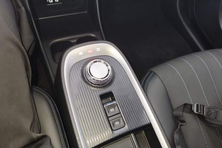 Used ORA Good Cat 2022 400km Standard Range Luxury Version Lithium Iron Phosphate Gear Lever