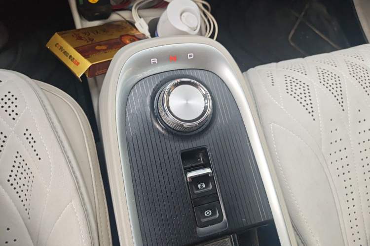 Used ORA Good Cat 2022 Morandi Edition 400km Standard Range Premium Version Lithium-Ion Battery Gear Lever