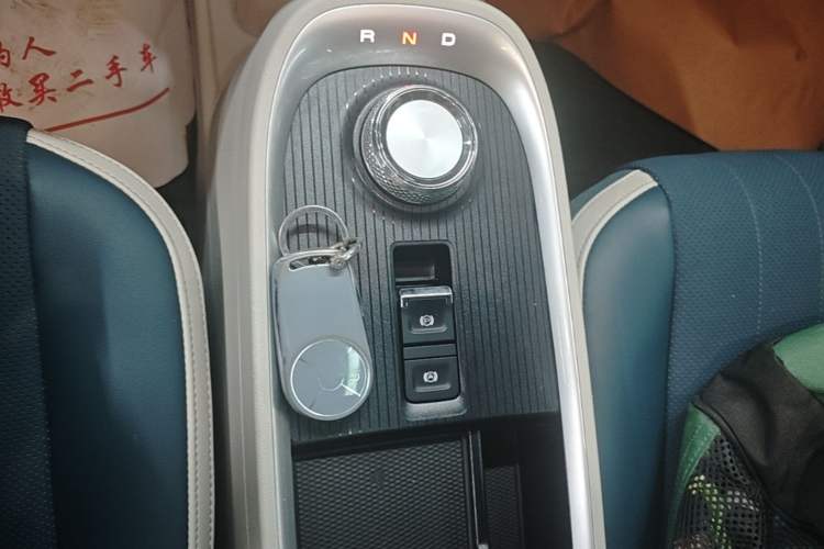 Used ORA Good Cat 2022 Morandi Edition 400km Standard Range Premium Version Lithium-Ion Battery Gear Lever