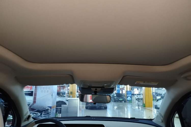Used ORA Good Cat 2022 400km Standard Range Premium Version Lithium-Ion Battery Headliner