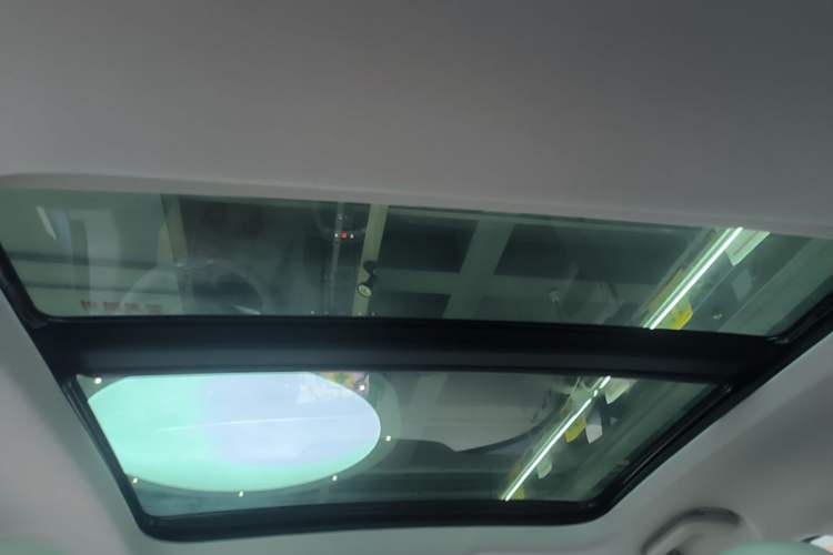 Used ORA Good Cat 2022 400km Standard Range Premium Version Lithium-Ion Battery Headliner