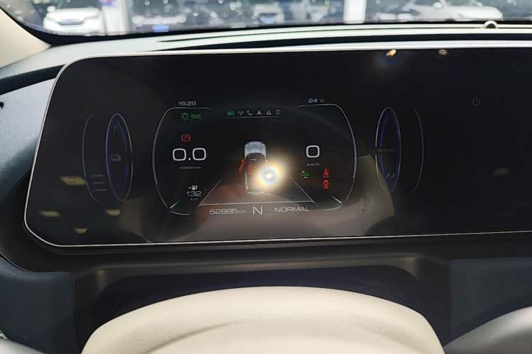 Used ORA Good Cat 2022 Morandi Edition 400km Standard Range Two-Week Young Enjoyment Version Lithium Iron Phosphate Instrument Cluster