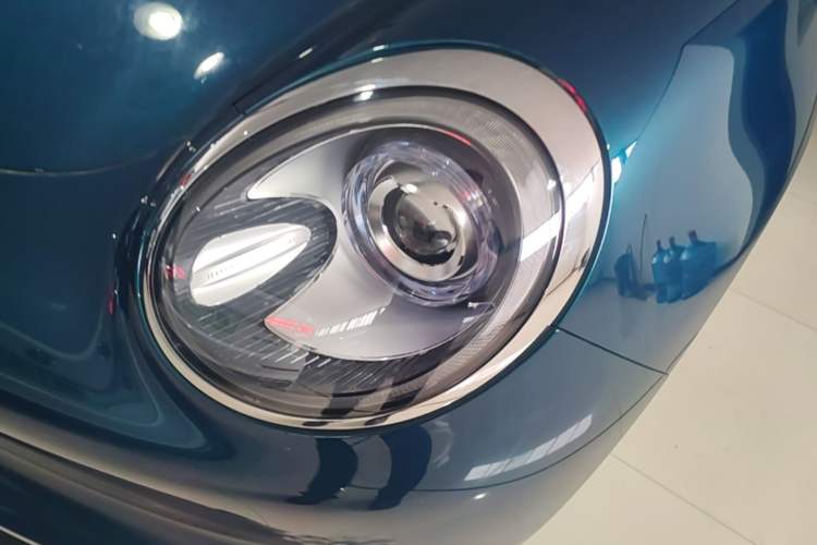 Used ORA Good Cat 2022 400km Standard Range Premium Version Lithium-Ion Battery Left Front Headlight