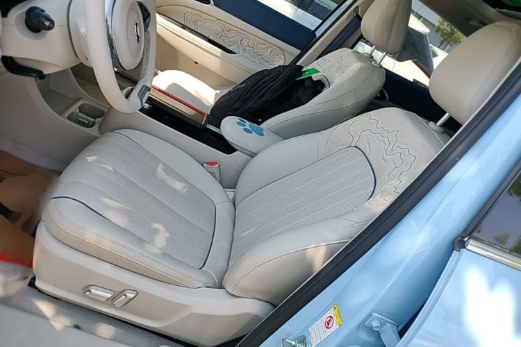 Used ORA Good Cat 2022 Morandi Edition 400km Standard Range Premium Version Lithium-Ion Battery Left Front Seat