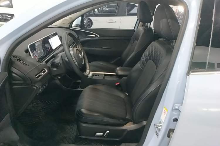 Used ORA Good Cat 2022 400km Standard Range Premium Version Lithium-Ion Battery Left Front Seat