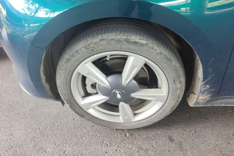 Used ORA Good Cat 2022 400km Standard Range Luxury Version Lithium Iron Phosphate Left Front Wheel Hub