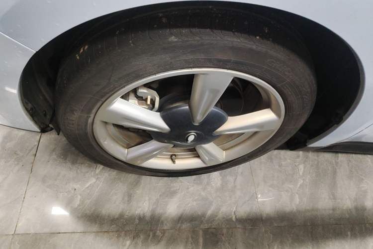 Used ORA Good Cat 2022 Morandi Edition 400km Standard Range Luxury Version Lithium Iron Phosphate Left Front Wheel Hub