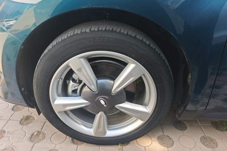 Used ORA Good Cat 2022 400km Standard Range Premium Version Lithium-Ion Battery Left Front Wheel Hub