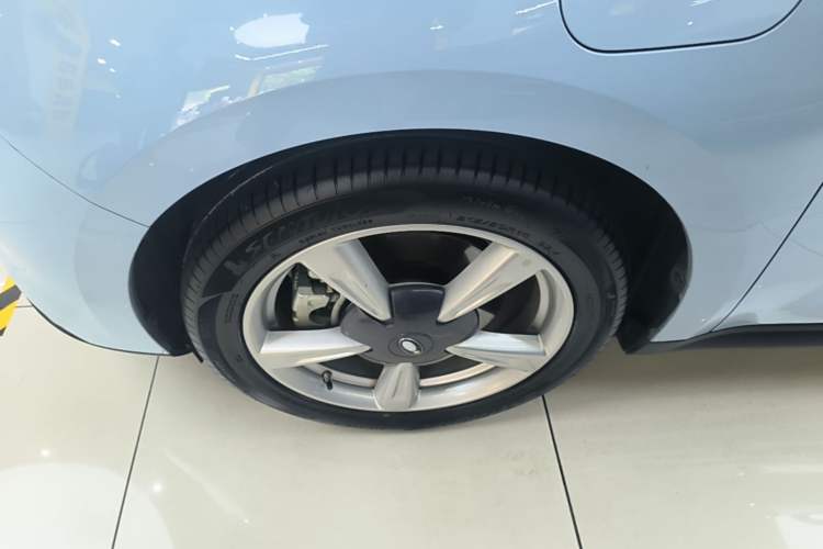 Used ORA Good Cat 2022 400km Standard Range Premium Version Lithium-Ion Battery Left Front Wheel Hub
