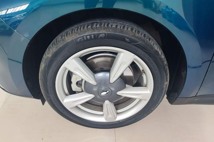 Used ORA Good Cat 2022 400km Standard Range Premium Version Lithium-Ion Battery Left Front Wheel Hub