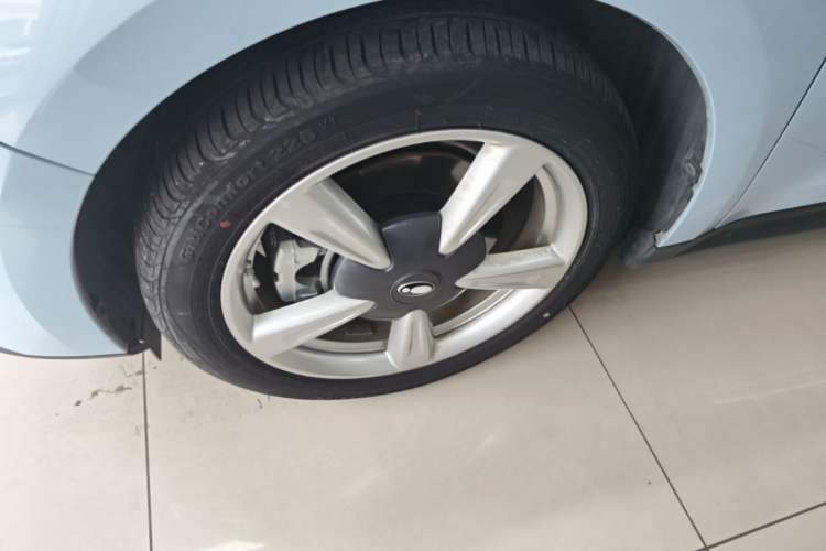 Used ORA Good Cat 2022 400km Standard Range Luxury Version Lithium Iron Phosphate Left Front Wheel Hub