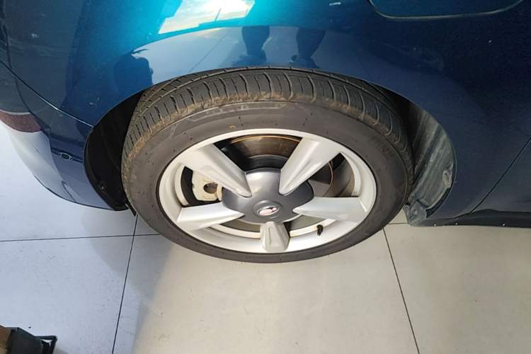 Used ORA Good Cat 2022 400km Standard Range Luxury Version Lithium Iron Phosphate Left Front Wheel Hub