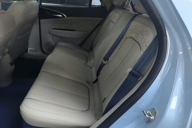 Used ORA Good Cat 2022 400km Standard Range Premium Version Lithium-Ion Battery Left Rear Seat