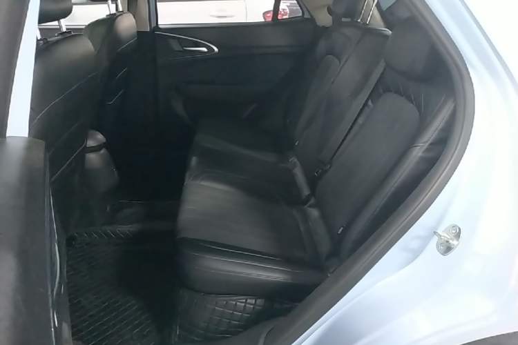 Used ORA Good Cat 2022 400km Standard Range Premium Version Lithium-Ion Battery Left Rear Seat