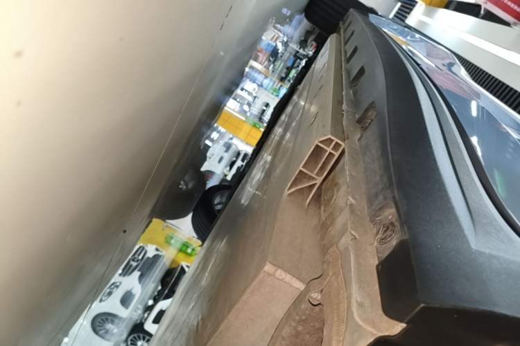 Used ORA Good Cat 2022 400km Standard Range Premium Version Lithium-Ion Battery Left Side Sill