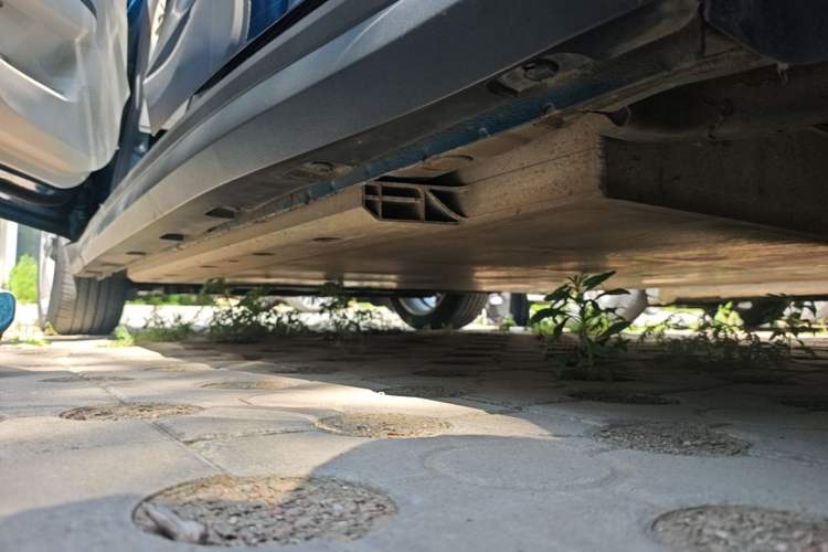 Used ORA Good Cat 2022 400km Standard Range Premium Version Lithium-Ion Battery Left Side Sill