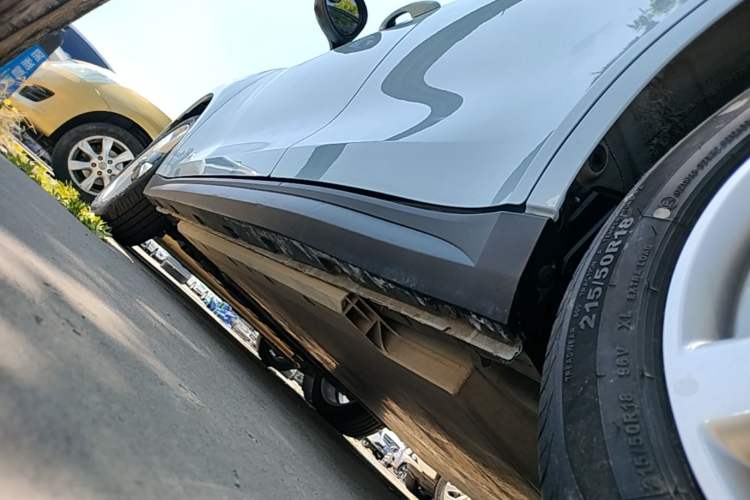 Used ORA Good Cat 2022 Morandi Edition 400km Standard Range Premium Version Lithium-Ion Battery Left Side Sill