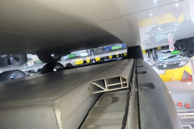 Used ORA Good Cat 2022 400km Standard Range Premium Version Lithium-Ion Battery Left Side Sill