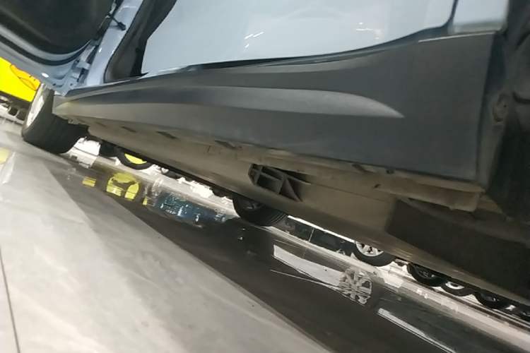 Used ORA Good Cat 2022 400km Standard Range Premium Version Lithium-Ion Battery Left Side Sill