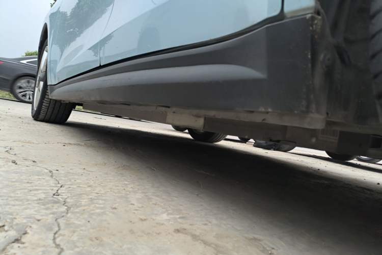 Used ORA Good Cat 2022 Morandi Edition 400km Standard Range Premium Version Lithium Iron Phosphate Left Side Sill