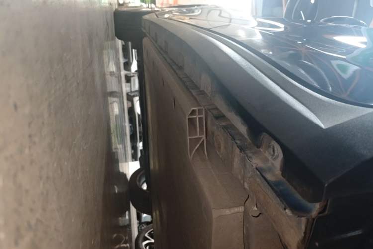 Used ORA Good Cat 2022 Morandi Edition 400km Standard Range Premium Version Lithium-Ion Battery Left Side Sill