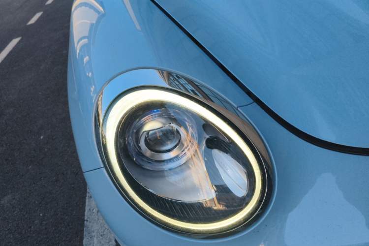Used ORA Good Cat 2022 400km Standard Range Luxury Version Lithium Iron Phosphate Right Front Headlight