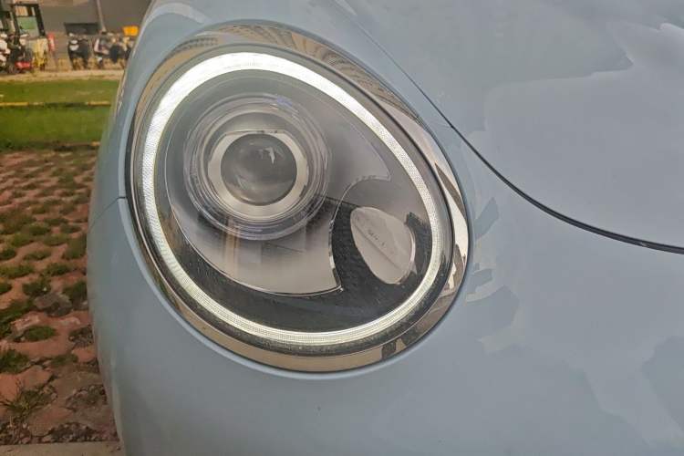 Used ORA Good Cat 2022 Morandi Edition 400km Standard Range Premium Version Lithium-Ion Battery Right Front Headlight