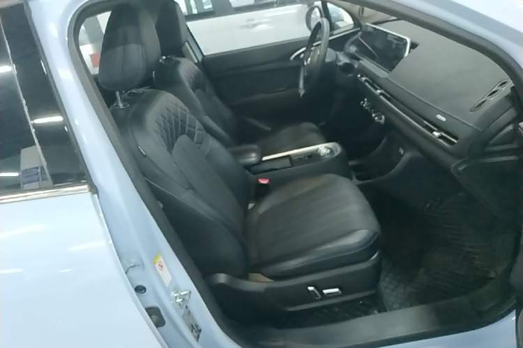 Used ORA Good Cat 2022 400km Standard Range Premium Version Lithium-Ion Battery Right Front Seat