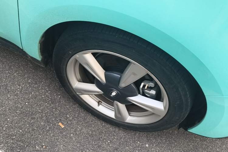 Used ORA Good Cat 2022 400km Standard Range Premium Version Lithium Iron Phosphate Right Front Wheel Hub