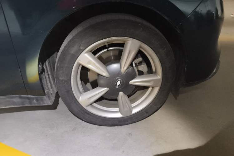 Used ORA Good Cat 2022 400km Standard Range Luxury Version Ternary Lithium Right Front Wheel Hub