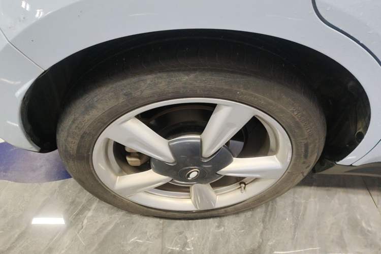 Used ORA Good Cat 2022 Morandi Edition 400km Standard Range Luxury Version Lithium Iron Phosphate Right Rear Wheel Hub