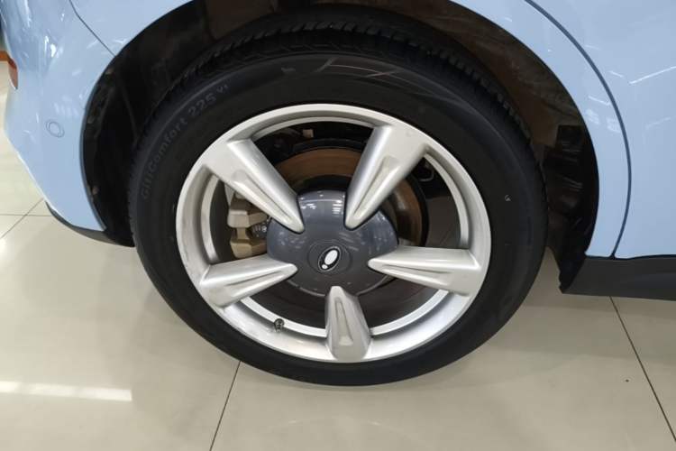 Used ORA Good Cat 2022 400km Standard Range Premium Version Lithium-Ion Battery Right Rear Wheel Hub