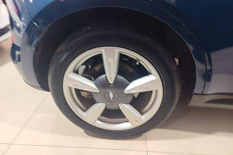 Used ORA Good Cat 2022 400km Standard Range Premium Version Lithium-Ion Battery Right Rear Wheel Hub