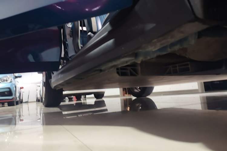 Used ORA Good Cat 2022 400km Standard Range Premium Version Lithium-Ion Battery Right Side Sill