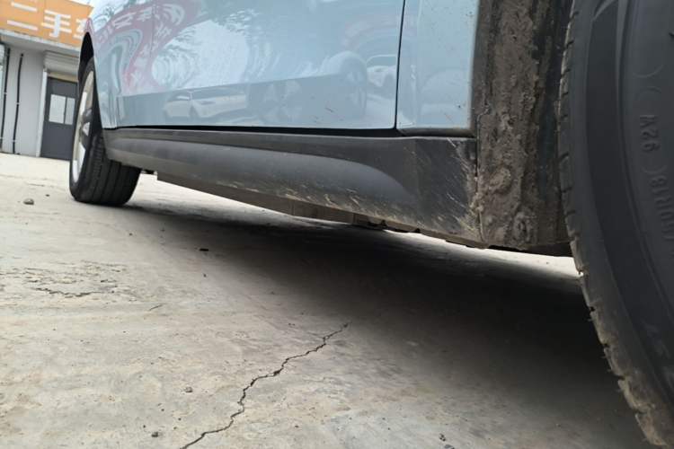 Used ORA Good Cat 2022 Morandi Edition 400km Standard Range Premium Version Lithium Iron Phosphate Right Side Sill